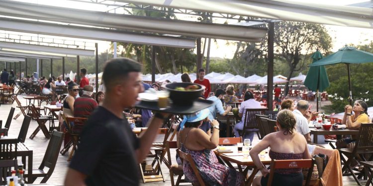 Ceará deve gerar cerca de 3.400 empregos temporários no fim do ano