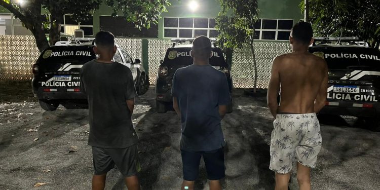 Dupla é presa em Crato acusada de assassinar um jovem; outro homem foi detido por posse de arma