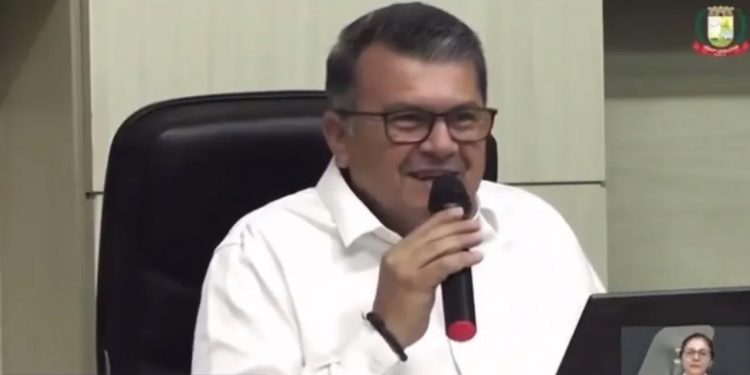 Vereador de Jucás sugere que autismo se cura ‘na peia’ e ‘na chibata’; vídeo