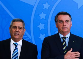 Braga Netto e o ex-presidente Jair Bolsonaro no Palácio do Planalto em foto de 2020 (Foto: Valter Campanato/Agência Brasil)