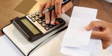 IR zero para quem ganha até R$ 5 mil vale a partir deste mês (Foto: katemangostar/Freepik)