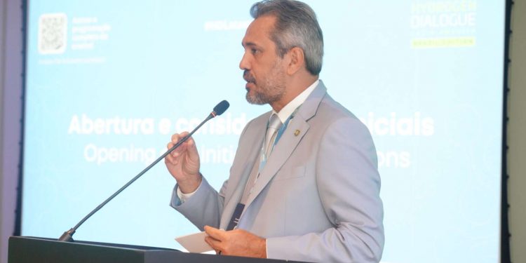 Em São Paulo, Elmano de Freitas apresenta projetos do Ceará para energias renováveis