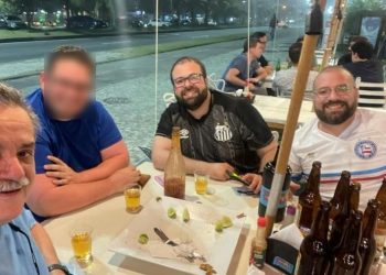 Médicos tiraram selfie poucos antes do ataque a tiros no quiosque (Foto: Reprodução)