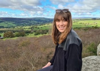 Após fazer tratamento por dois anos, mulher descobre que nunca teve câncer