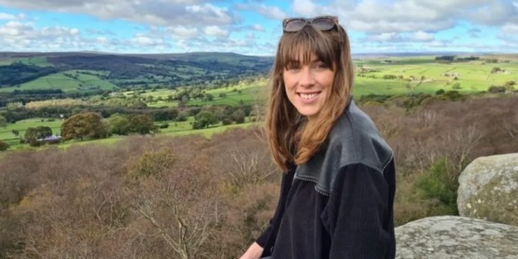 Após fazer tratamento por dois anos, mulher descobre que nunca teve câncer