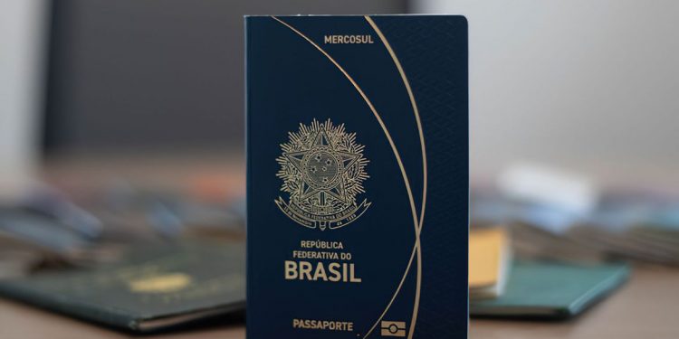 Novo modelo de passaporte brasileiro começa a ser emitido pela PF; veja o que muda
