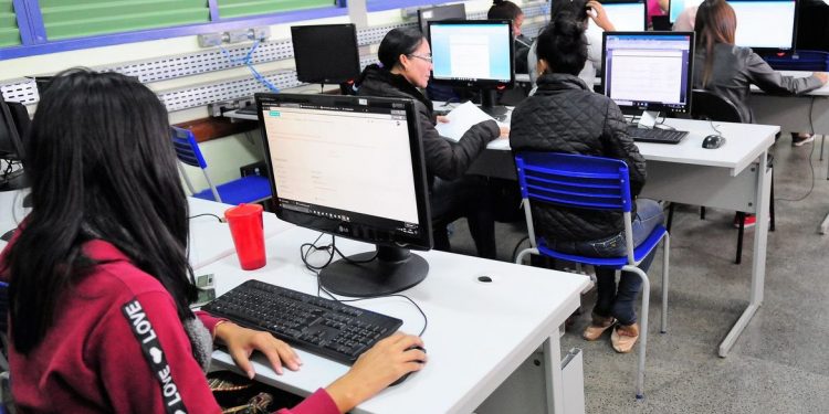 Mais de 80% dos alunos de licenciatura estão em cursos EAD, segundo censo do Inep