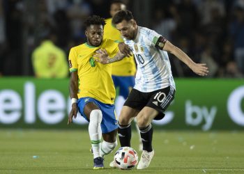 Brasil leva “olé” e volta a perder para o Uruguai depois de 22