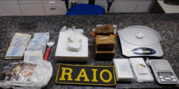 Suspeito foge da polícia em Crato, deixando para trás 820 gramas de cocaína e 591 gramas de maconha