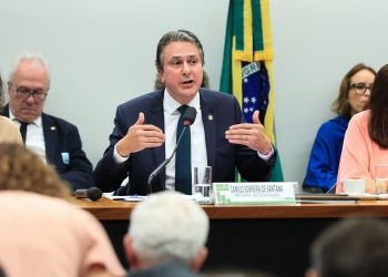 Ministro da Educação, Camilo Santana, durante audiência pública (Foto: Lula Marques/Agência Brasil)