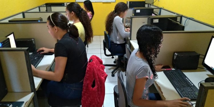 Instituto Centec oferta mais de mil vagas em cursos profissionalizantes presenciais e online de curta duração