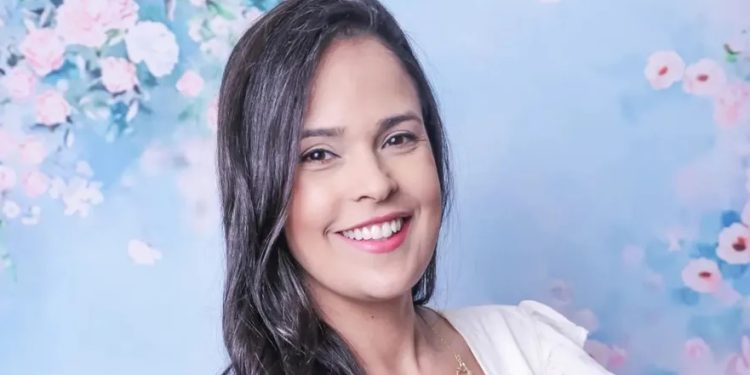 Grávida, jornalista Elaine Cristina Santos, da TV Canção Nova, morre aos 38 anos