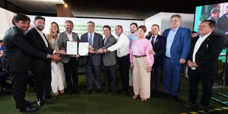 Em visita ao Ceará, Flávio Dino anuncia nova unidade prisional e núcleo da Pefoce