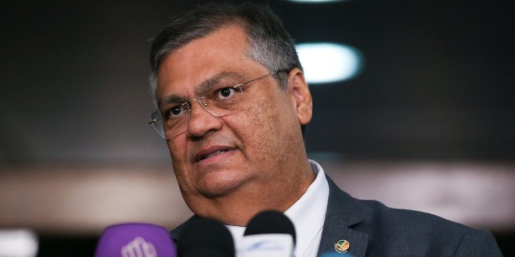 Barroso avalia que posse de Dino no STF deve ocorrer em fevereiro