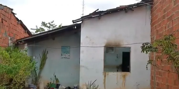 Missão Velha: Incêndio mata idosa que usava vela em casa após corte de energia
