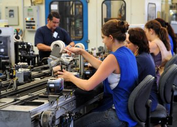 Lula veta na íntegra a prorrogação da desoneração da folha de pagamento