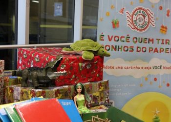 Papai Noel dos Correios: saiba como adotar uma cartinha e atender o pedido de uma criança