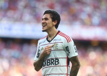 Flamengo bate Fortaleza e fica a 6 pontos da liderança do Brasileirão