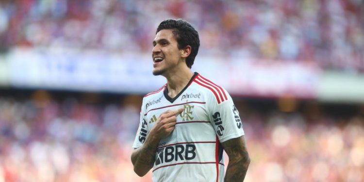 Flamengo bate Fortaleza e fica a 6 pontos da liderança do Brasileirão