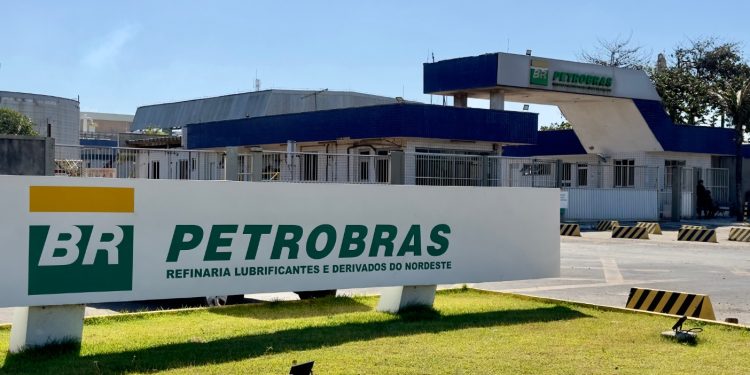 Petrobras volta atrás e desiste de venda de refinaria no Ceará