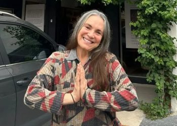 Recolher materiais descartáveis e orgânicos faz parte do novo trabalho da atriz (Foto: Reprodução/Instagram)