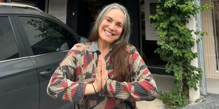 Sem emprego na TV após virar secretária de Bolsonaro, Regina Duarte é vista catando papelão nas ruas