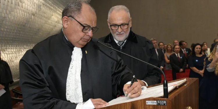 Teodoro Silva Santos toma posse como ministro do STJ