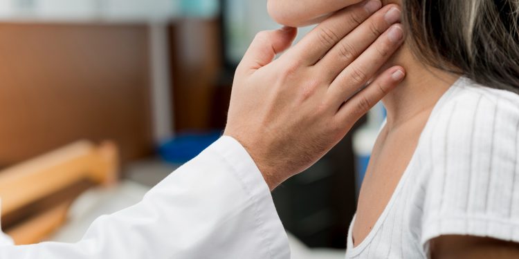 5 sinais que merecem atenção e podem indicar um distúrbio da tireoide