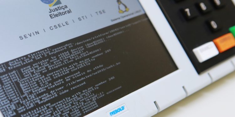 TSE inicia teste público das urnas eletrônicas para eleições de 2024