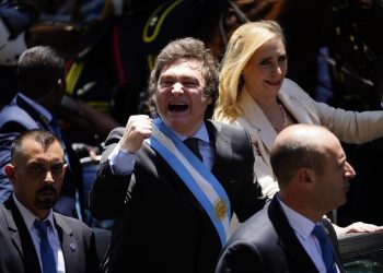 Milei derruba regra que impedia nepotismo e indica a irmã como primeira-dama