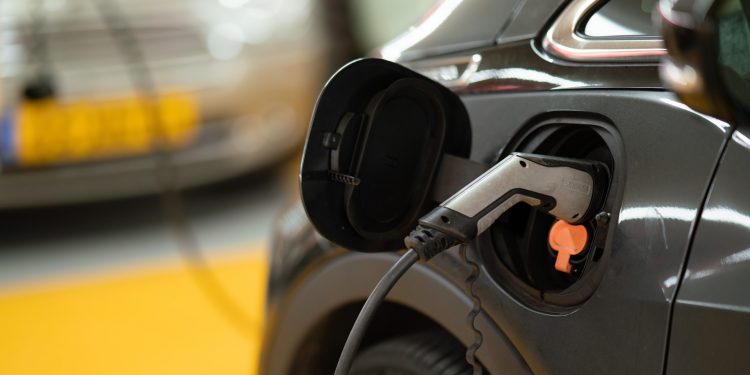 Governo vai taxar importação de carros elétricos a partir de 2024