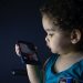 Como o uso excessivo de celular impacta cérebro da criança, segundo especialistas