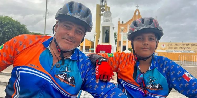 Devotos de Padre Cícero, pai e filho viajam 600 km de bicicleta entre Maceió e Juazeiro do Norte