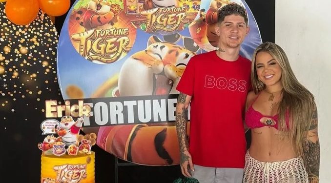 Polícia diz que casal de influencers do ‘Jogo do Tigre’ está envolvido com tráfico, vendas de armas e até homicídios