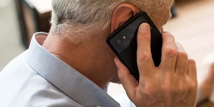 Lei que proíbe contrato de empréstimo para aposentados por telefone é sancionada no Ceará