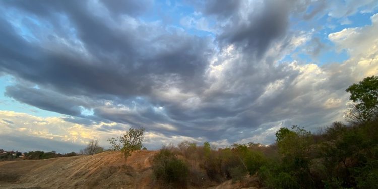 Ceará deve receber chuvas pontuais até quarta (6), mas temperaturas seguem em torno dos 40ºC