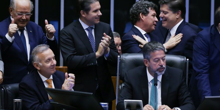 Em votação histórica, Câmara aprova reforma tributária em definitivo após mais de 30 anos