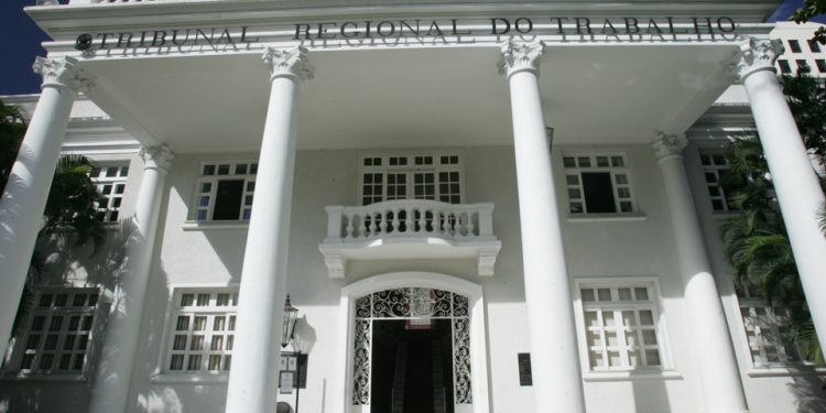 Justiça do Trabalho do Ceará abre seleção para estagiários com bolsas de R$ 863; veja como se inscrever