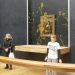 Ambientalistas atiram sopa contra pintura de Mona Lisa, em Paris; vídeo