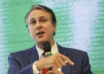 O ministro da Educação, Camilo Santana, durante entrevista coletiva para divulgar os resultados do Exame Nacional do Ensino Médio (Enem) 2023 (Foto: Marcelo Camargo/Agência Brasil)