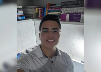 Ex-aluno da escola pública, caririense de 17 anos tira nota máxima de matemática no Enem 2023 (Foto: Arquivo pessoal)