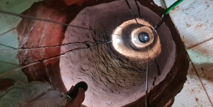 Idoso sonha com ouro, cava buraco dentro de casa, escorrega e morre