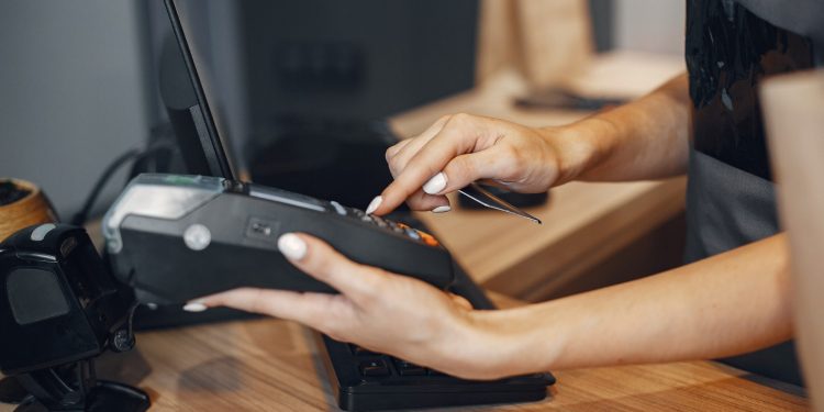 Desenrola para empresas deve sair neste trimestre, diz ministro