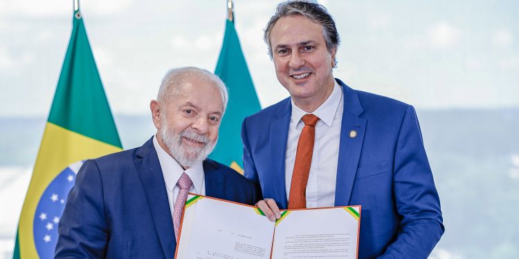 Lula sanciona lei que cria poupança para manter estudantes no ensino médio; veja critérios