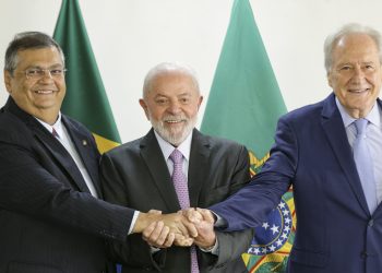 O presidente Luiz Inácio Lula da Silva anuncia Ricardo Lewandowski como ministro da Justiça e Segurança Pública em substituição a Flávio Dino (Foto: Marcelo Camargo/Agência Brasil)