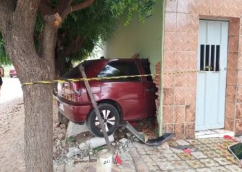 A mulher não ficou ferida, mas precisou de atendimento médico devido ao susto (Foto: Reprodução)