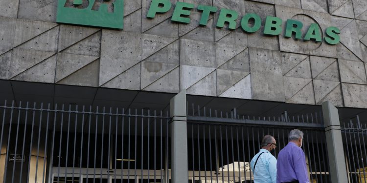 Petrobras abre 180 vagas de estágio com bolsa de R$ 1.825 com vagas para o Ceará