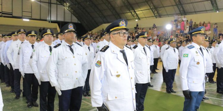 Em evento no Crato, 301 profissionais de segurança pública são promovidos