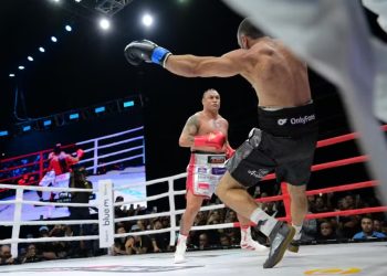 Em luta histórica, tetracampeão mundial de boxe Popó destrói o ex-BBB Kleber Bambam