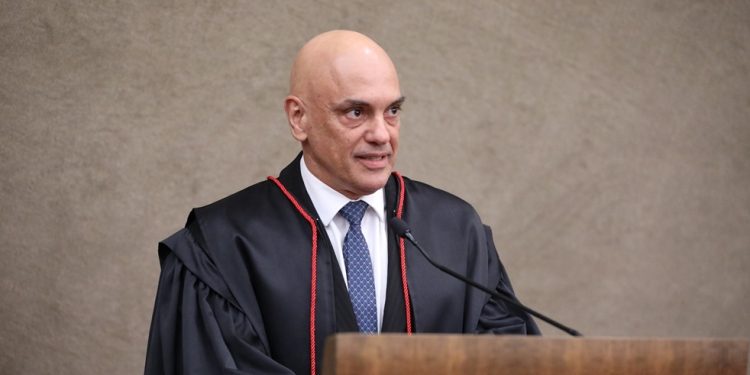 Moraes volta a defender regulamentação das redes sociais: “Não podemos dar uma de Bambam contra Popó”